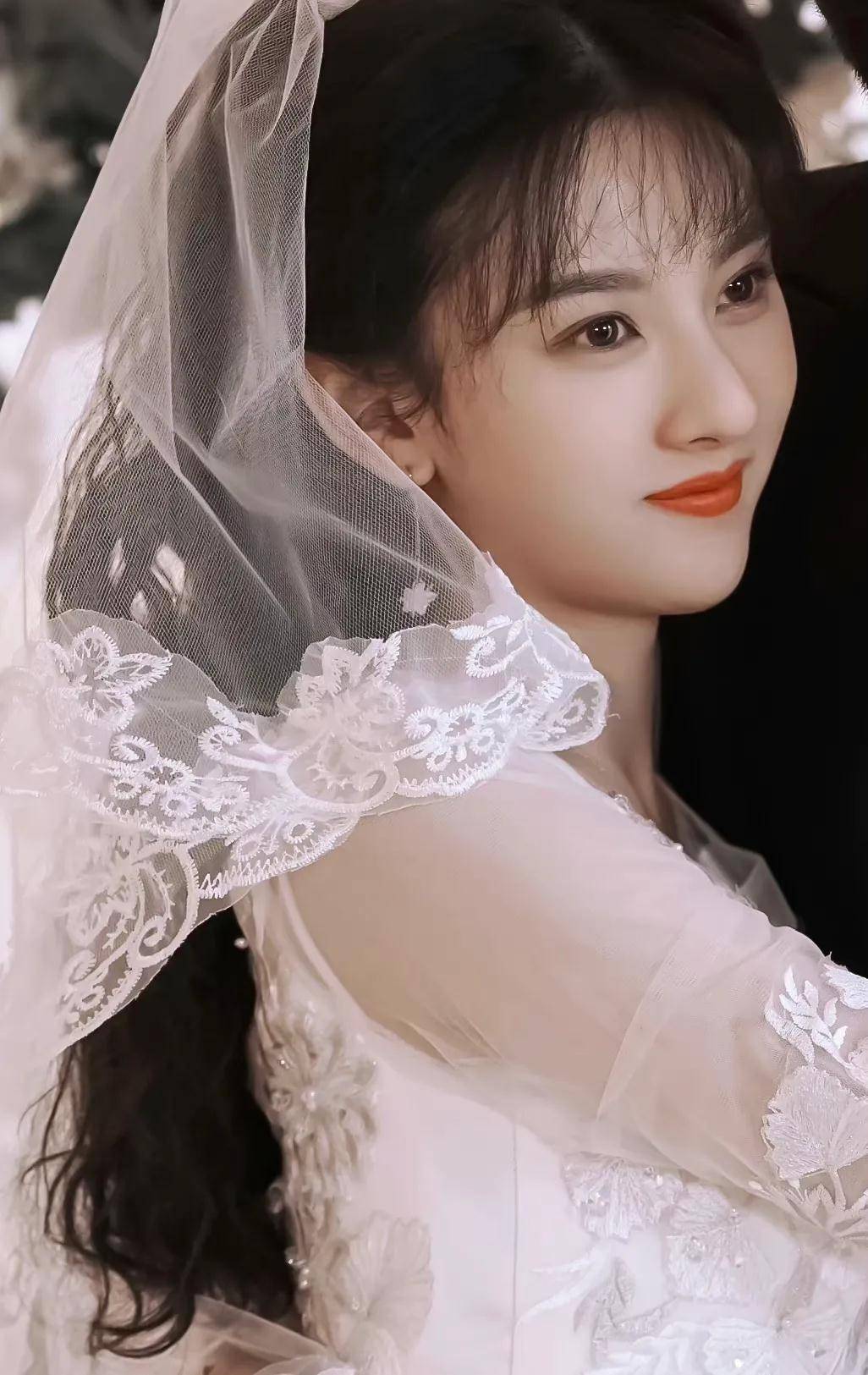 新娘|这18位女星的婚纱照太美了，都说女人最美是出嫁时，果然诚不欺我