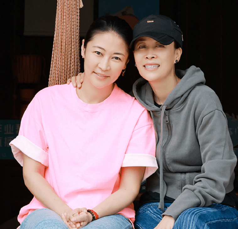 对比|张艺兴蘑菇屋大秀舞技，却意外与彭昱畅形成对比，彭彭太难了