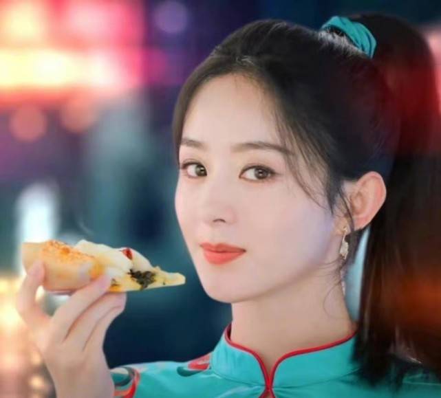 美食|赵丽颖美食广告赢了时尚大片！穿旗袍梳高马尾，比上次国风造型美