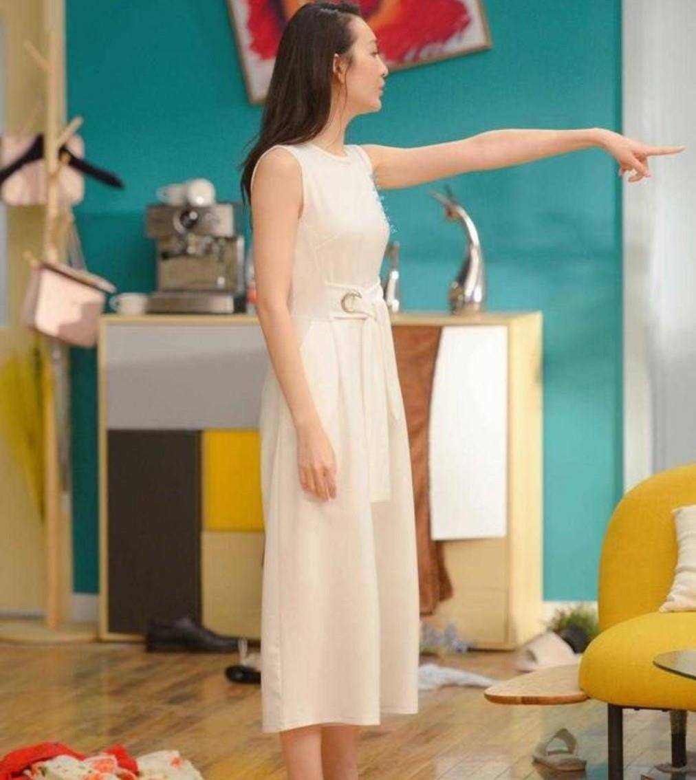 身材|徐璐高调亮相机场，穿黑色连体裤配6000的中筒靴，直接美得像公主