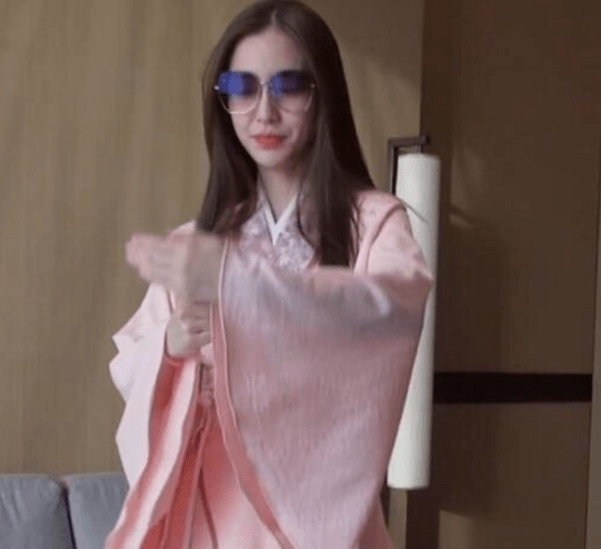 文化|baby第一次尝试汉服，全网都盯着她的鞋子，汉服粉：不会就别穿