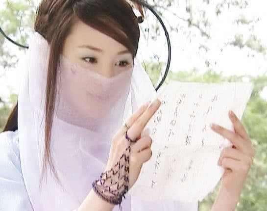 一身|赵丽颖、鞠婧祎、唐嫣、蒋勤勤、黄奕、黎姿,谁戴面纱最美最仙