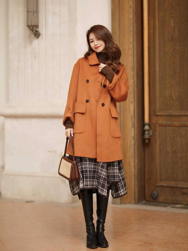 显得|终于明白小个子的“穿搭精髓”，印花上衣搭配牛仔裤，显高显瘦