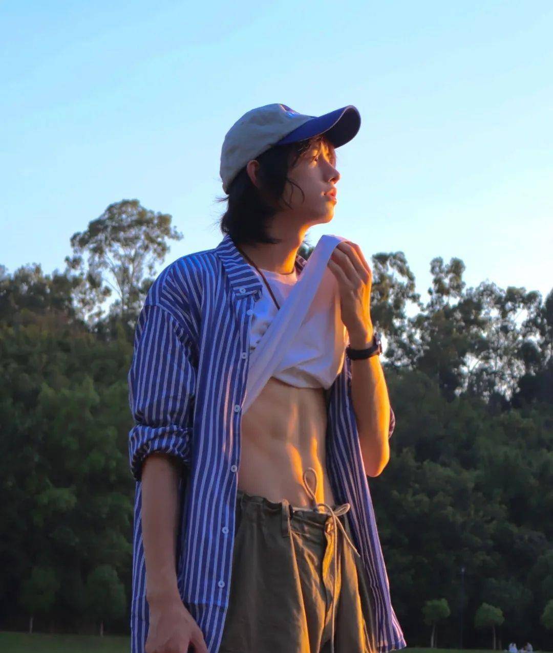 小嘉|22岁少年,拥有勾魂眼夺命腰,从精神小伙逆袭成漫画男只要3个月?