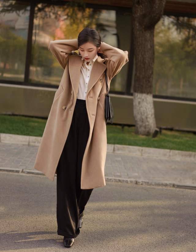 黑色|为什么今年的风衣，都宁愿配阔腿裤和白色衬衫？重点是真心好看