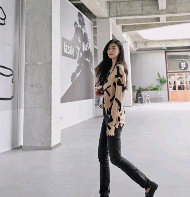 那会|秋装穿搭可以简简单单，但想要穿出高级感，就要懂得穿搭技巧