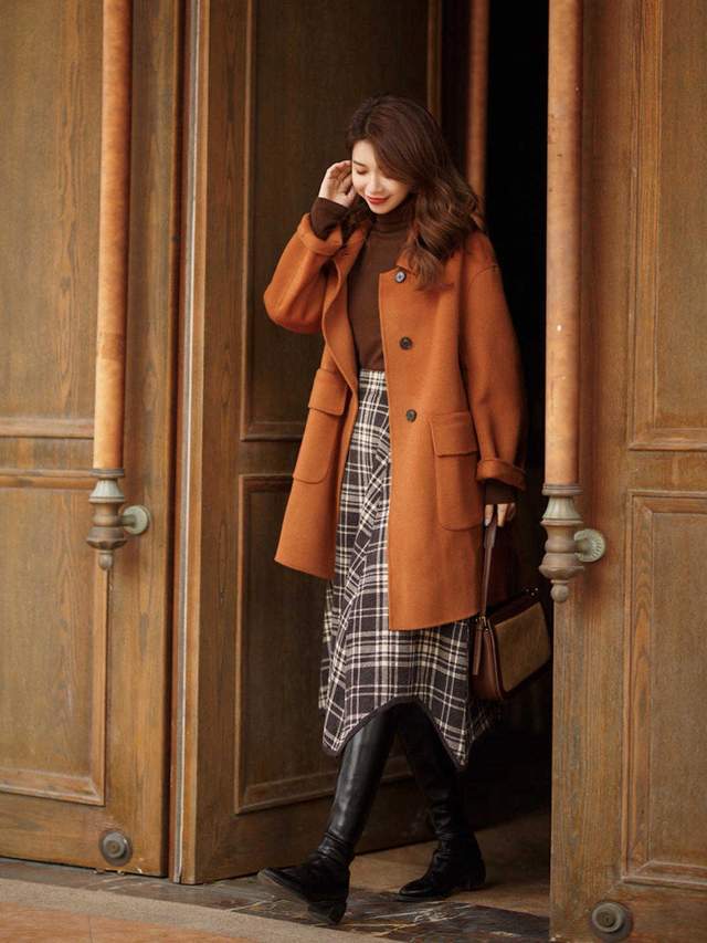 显得|终于明白小个子的“穿搭精髓”，印花上衣搭配牛仔裤，显高显瘦