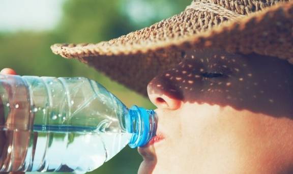 科普|如果一个人在一天时间内一直不停地喝水，结果会怎么样？