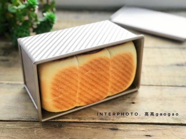 进行|只需一次发酵的吐司，操作省时，组织细腻松软拉丝，放三天也不硬