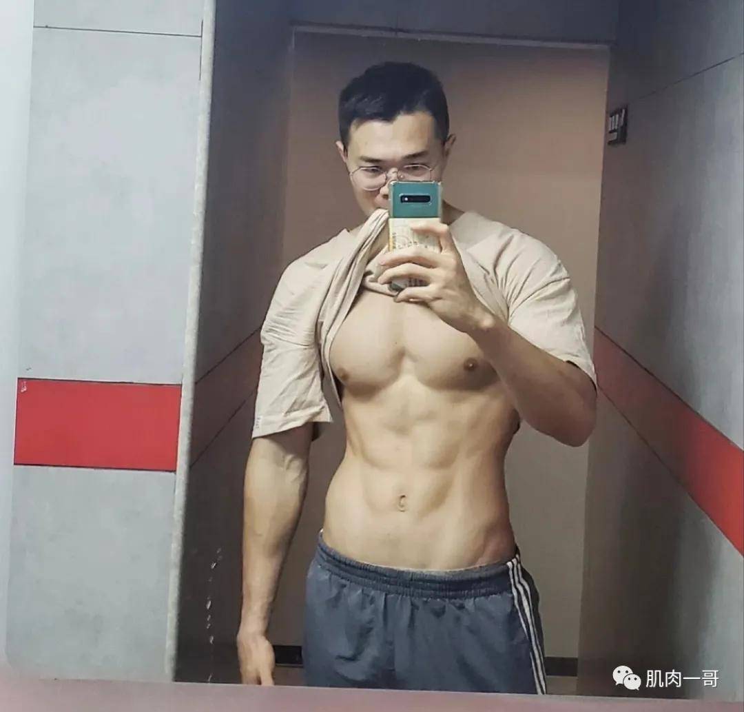 身材|身高190cm体重88公斤，这哥们也太猛了