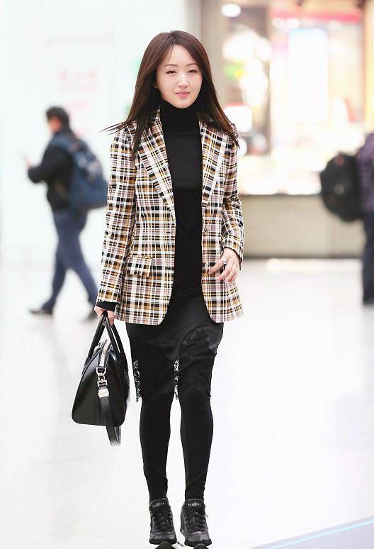 服装|杨钰莹的生图流出,保养的是真的好,穿得成熟也不显老