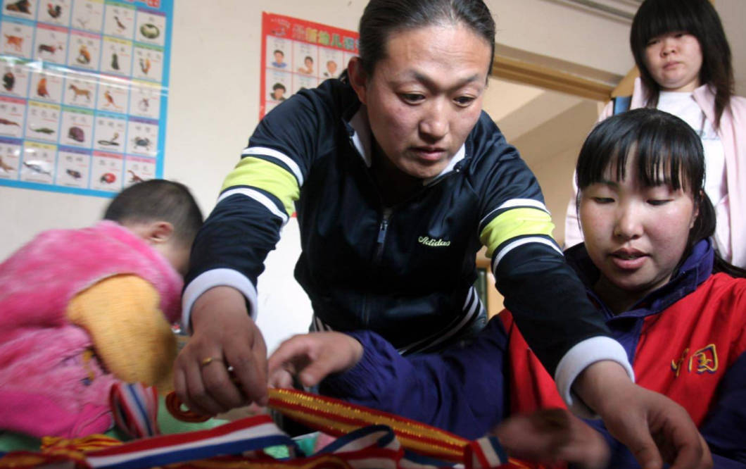 奖金被教练"私吞",穷到摆摊卖菜,出售奖牌