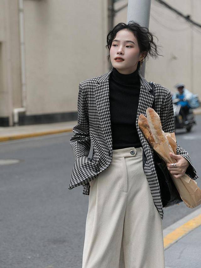 关之琳|关之琳一点不服老，黑色西装干练利落，点缀亮片更加精致时髦