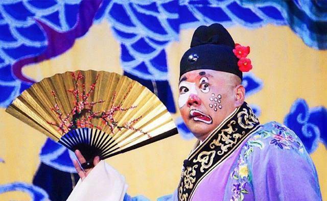 小番|郭德纲的京剧争议太大,其实他不唱京剧,就是拯救京剧了!