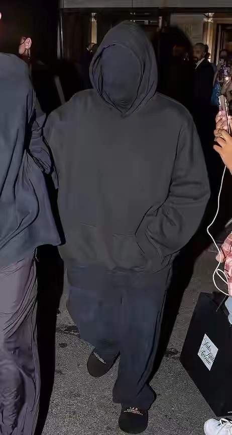 达尔·詹娜|肯豆致敬赫本闪耀Met Gala，金·卡戴珊与侃爷全黑造型让人迷惑