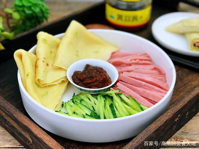 操作|快速做营养鸡蛋饼,不发面不醒面,筷子一搅,10分钟搞定全家早餐