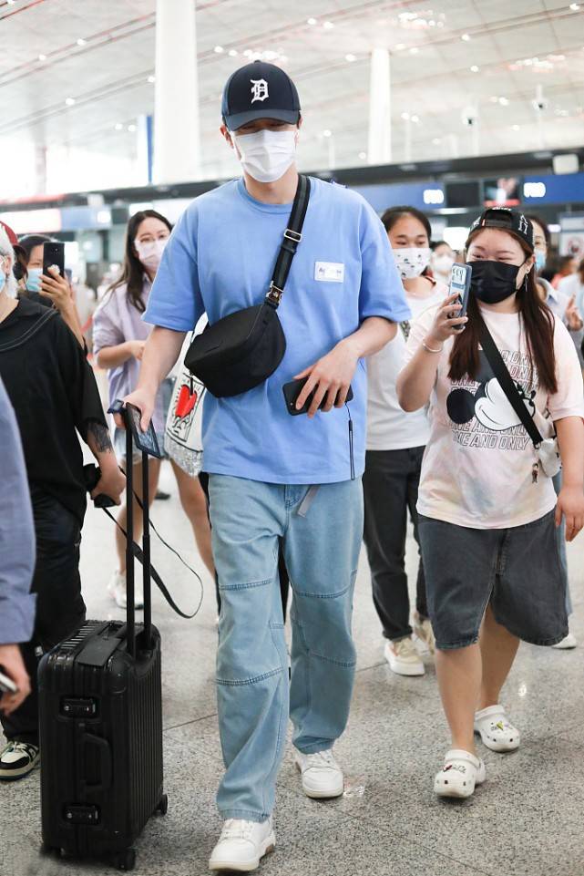 身材|191cm的高伟光优势太明显了，穿宽大衬衫也能秀长腿，十足模特范