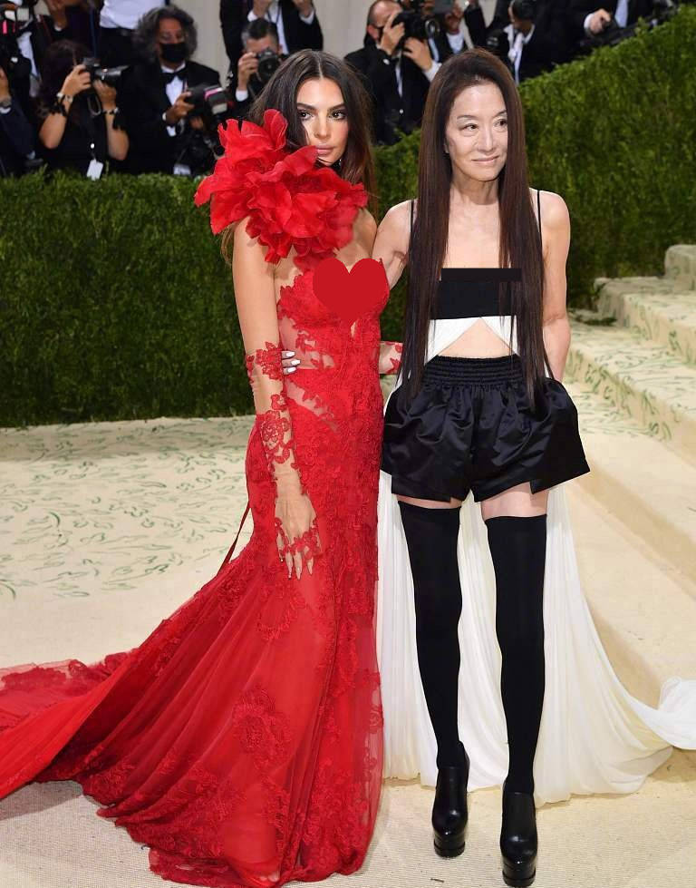 高跟鞋|为增高有多拼？72岁王薇薇恨天高超20公分，185的小KK脚背也直立