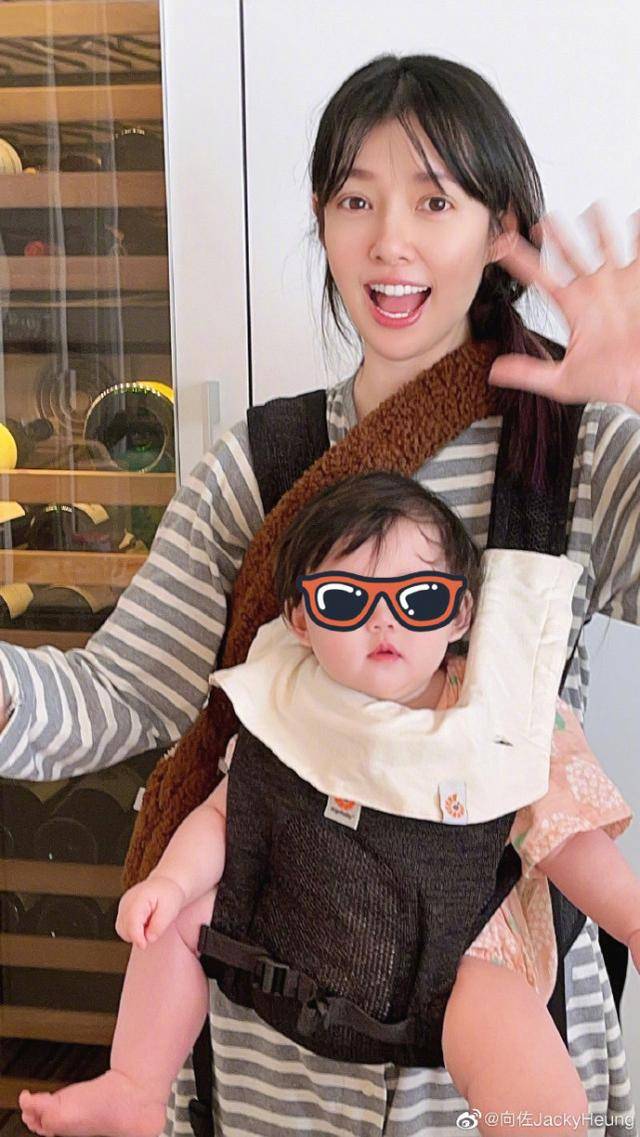 向太生|郭碧婷怀二胎了？带女儿游玩腹部凸起明显，曾答应向太生三个孩子！