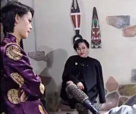 因为|76岁李谷一罕见露面!穿豹纹修身裤“叠腿坐”,戴金耳环太富态