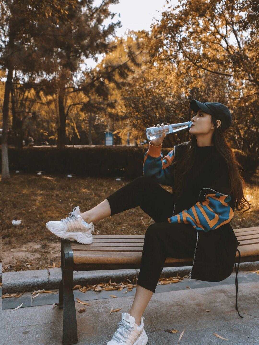 披肩|入秋后不要乱搭配，今年流行这几种风格，时髦洋气还保暖