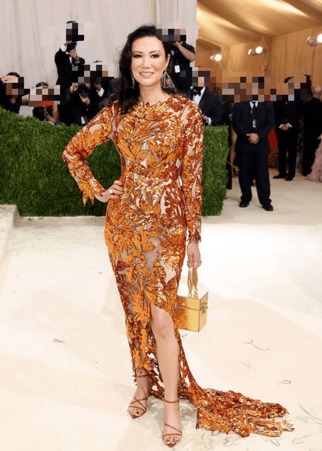 漂亮|邓文迪自信又真实，布满皱纹的脸不打针不修饰，52岁还这么漂亮！