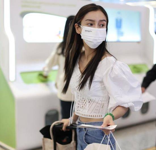 好身材|杨颖这一身又纯又时尚,镂空露肚脐一样不落,是纯欲风没错了