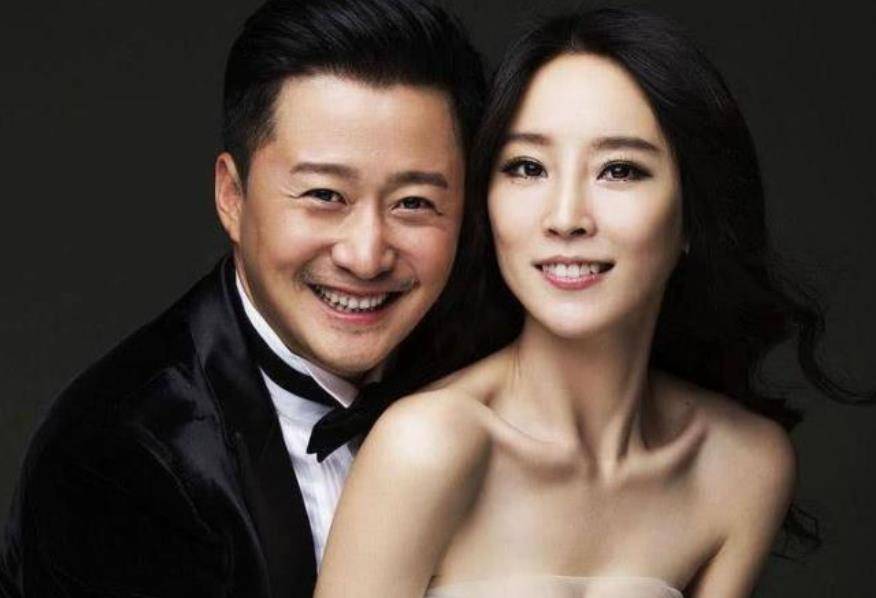 潘长江的老婆长什么样子 7f1e33a683e342cbb92511204679f6cb.jpeg