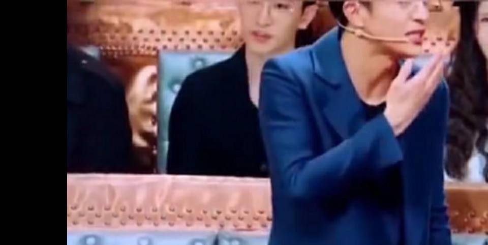 因为|明明可以靠颜吃饭,偏偏在谐星路上越走越远,还一个比一个没包袱