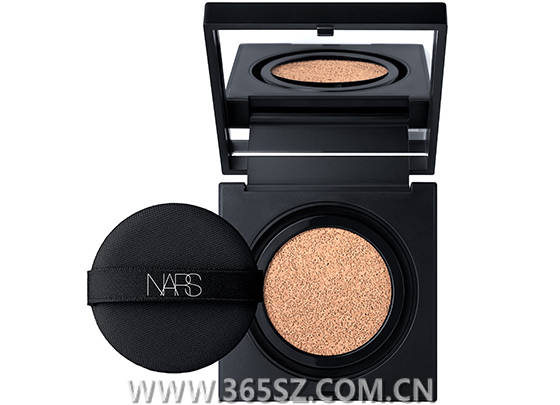 阿玛尼|人人都想咬一口的蜜桃妆 其实只需要4步