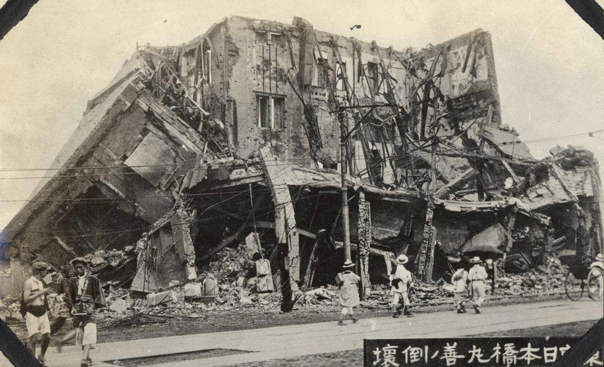 1級的大地震,包括東京在內的五個城市頃刻間地動山搖,事後數據統計