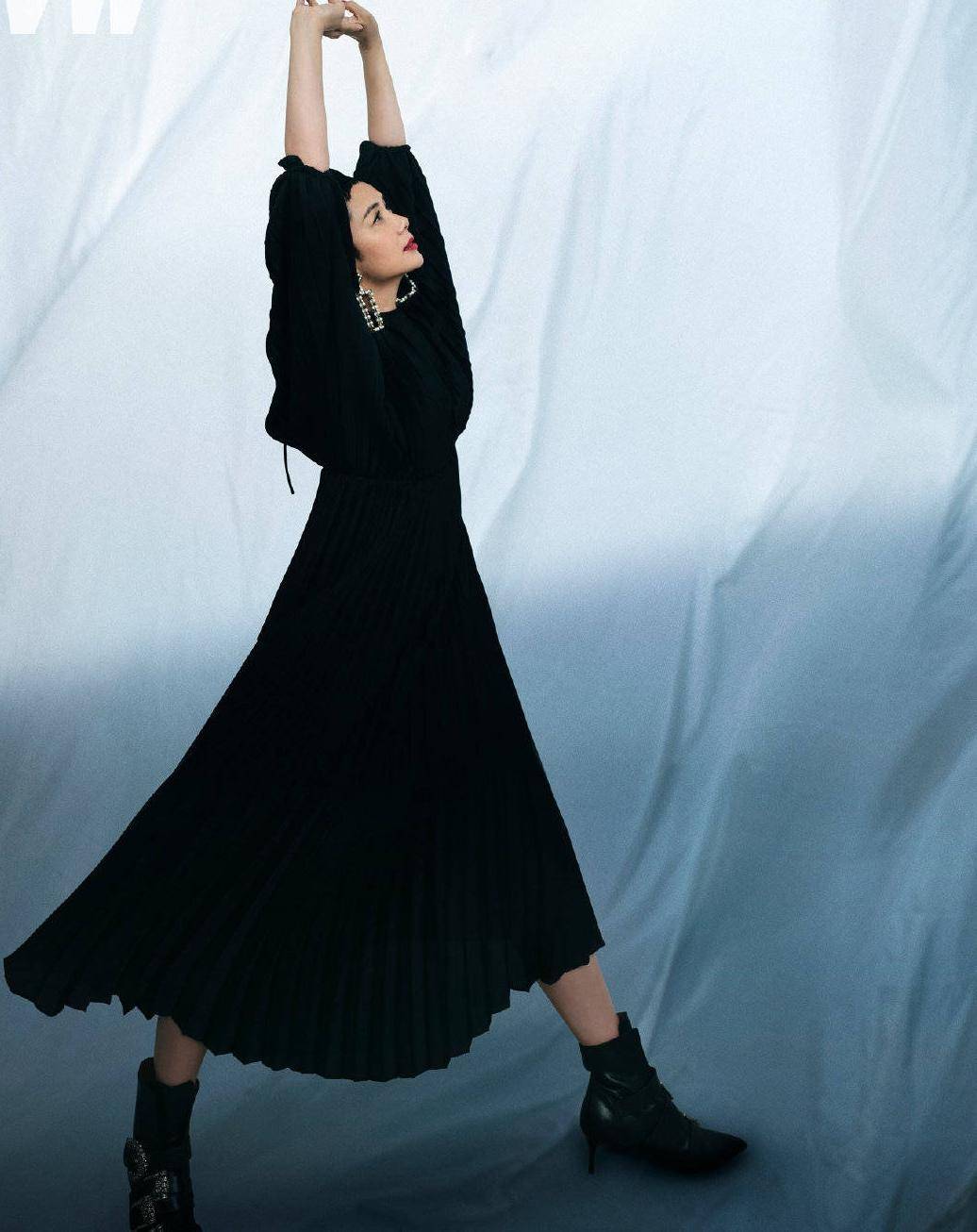 颜色|蒋雯丽真是越老越有气场,白色西装配牛仔裤干练利落,气场全开