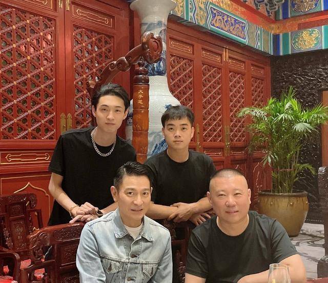 小剧场|德云社又停业，不过这次郭麒麟再也不用一个人撑了！