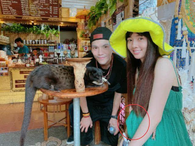 向太生|郭碧婷怀二胎了？带女儿游玩腹部凸起明显，曾答应向太生三个孩子！