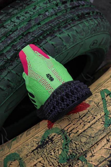 科技|adidas4D跑鞋性能出众，带来更多“推进力”
