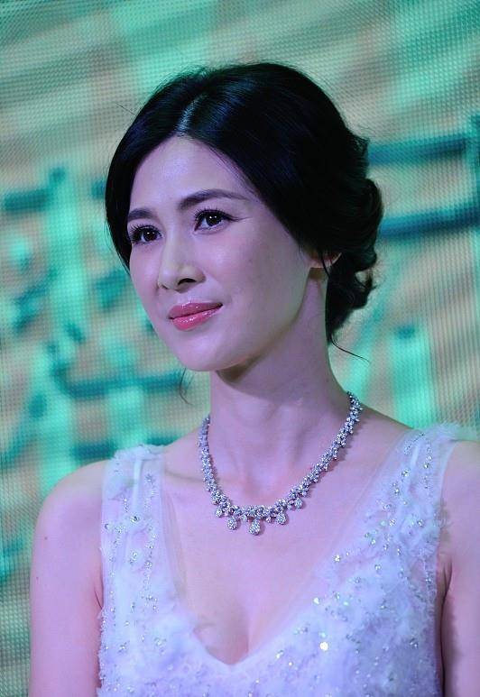 童蕾|童蕾还是记忆中的李蓉蓉,长相温柔穿的也很甜,不像40多岁
