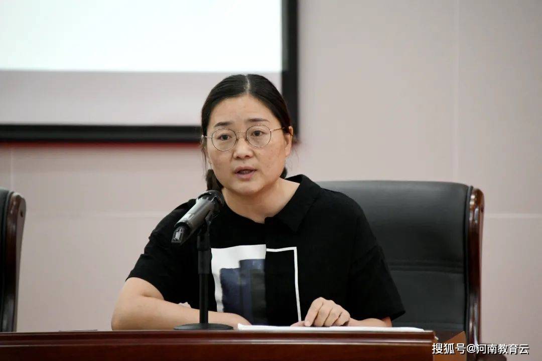 开学即奔跑谋定而笃行驻马店高中召开2021级新学期工作会