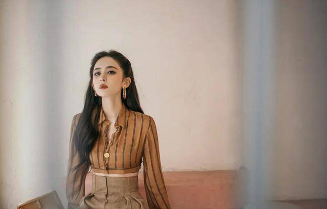 荣得|古力娜扎欧美风写真,干练同时不失气质,网友高喊娜扎永远的女神