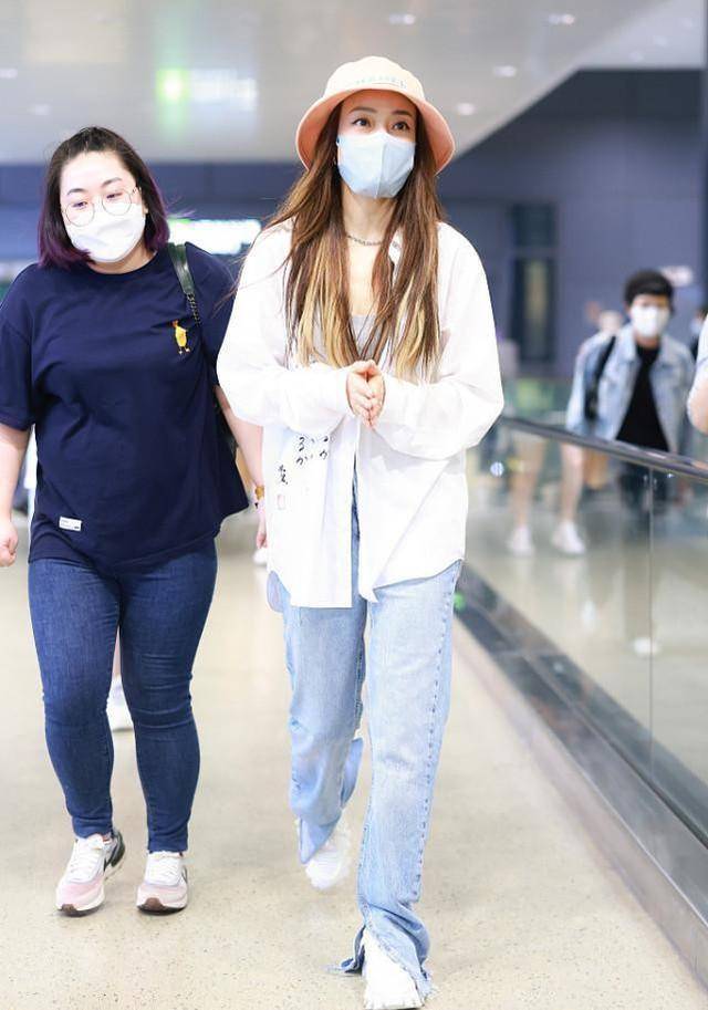 女孩子|容祖儿把女团气质写在身上，穿短上衣看着好精致，就是眉眼有点老