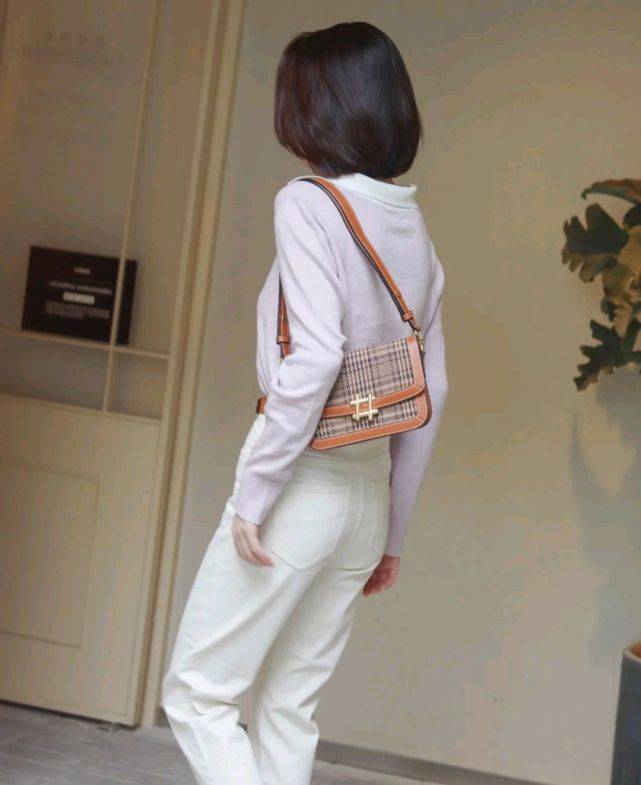 黑色|简洁大方的秋装是首选,简单又好穿,舒适感满分