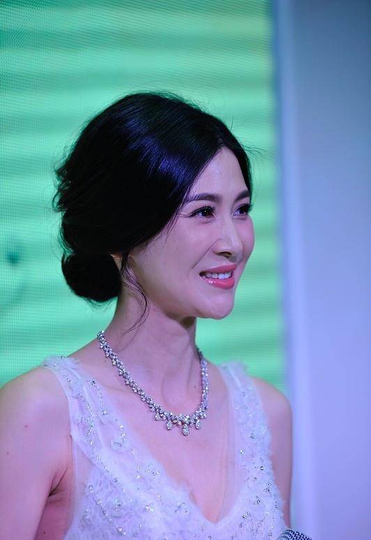 童蕾|童蕾还是记忆中的李蓉蓉,长相温柔穿的也很甜,不像40多岁