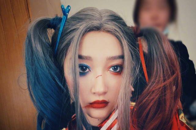 因为|关晓彤为了让鹿晗放心，特意戴上男友送的廉价饰品，秀恩爱太特别