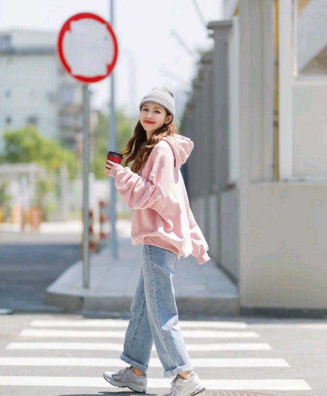 黑色|简洁大方的秋装是首选，简单又好穿，舒适感满分