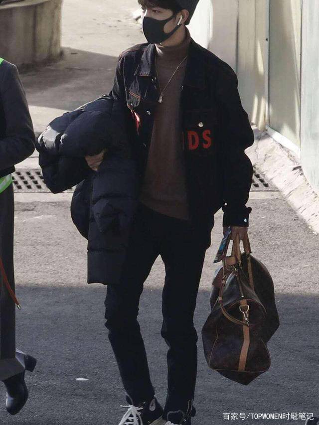 黑色|日系男孩肖战太会穿，各种风格轮番上阵，阳光帅气的他迷倒你了吗