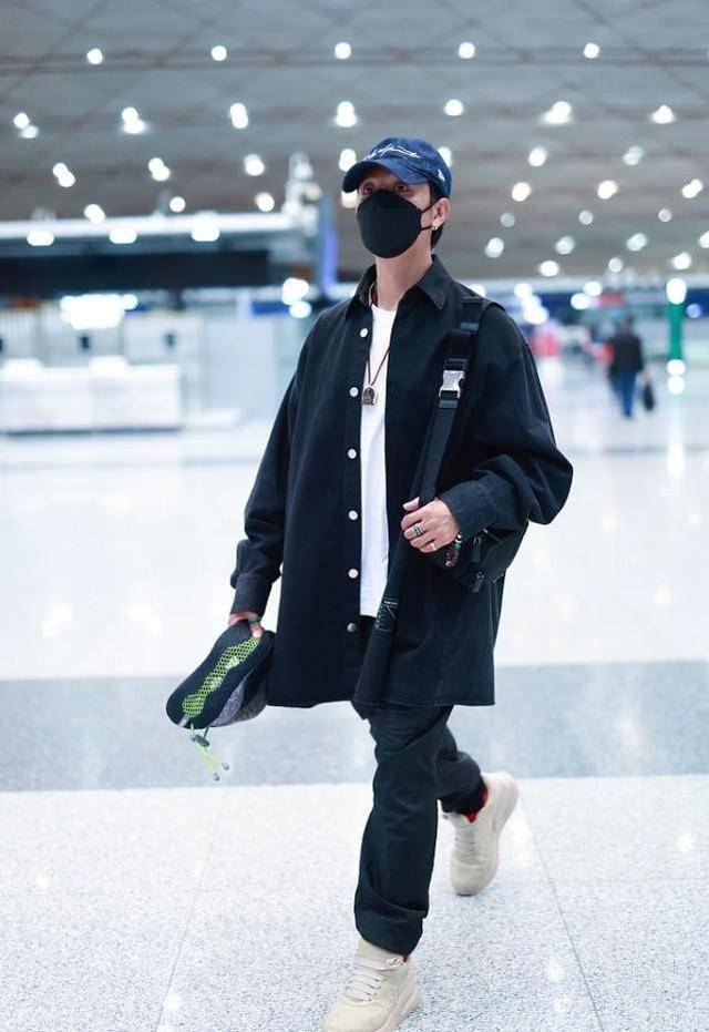 感觉|陈坤的搭配挺简单的,可是一般人穿不出这气质,松垮却不邋遢