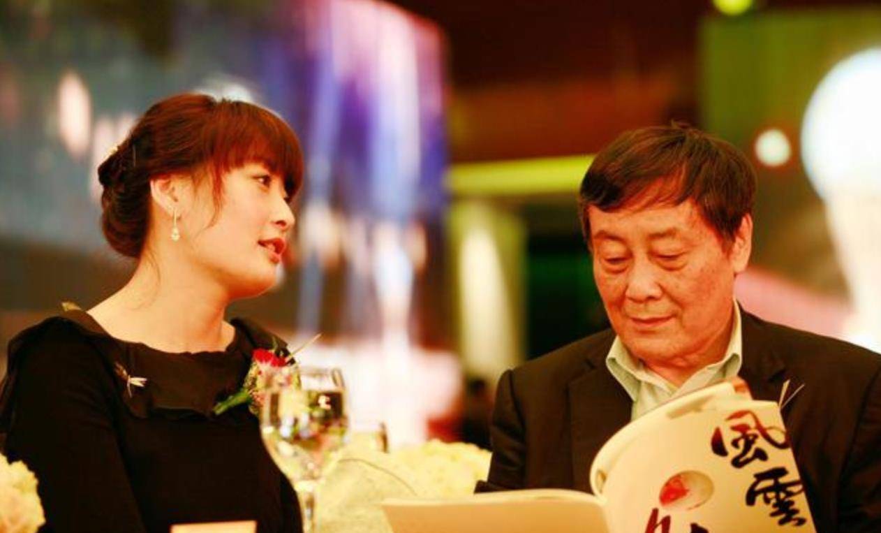 98岁杨振宇喜得千金 翁帆父亲现任妻子是谁