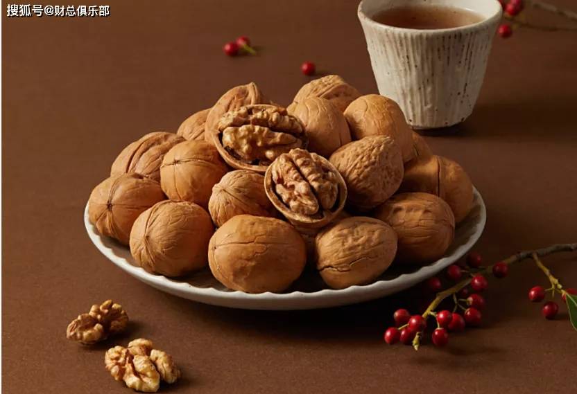 企业|青年危机的良品铺子,如何突破内忧外患境地?