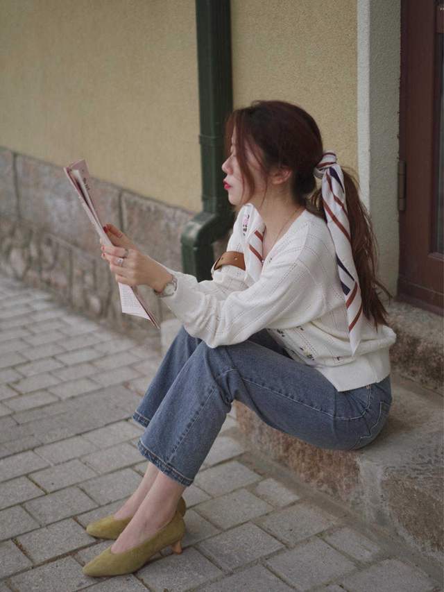 感觉|秋天不穿裙子也很浪漫,针织开始搭配牛仔裤优雅大气,高级时髦