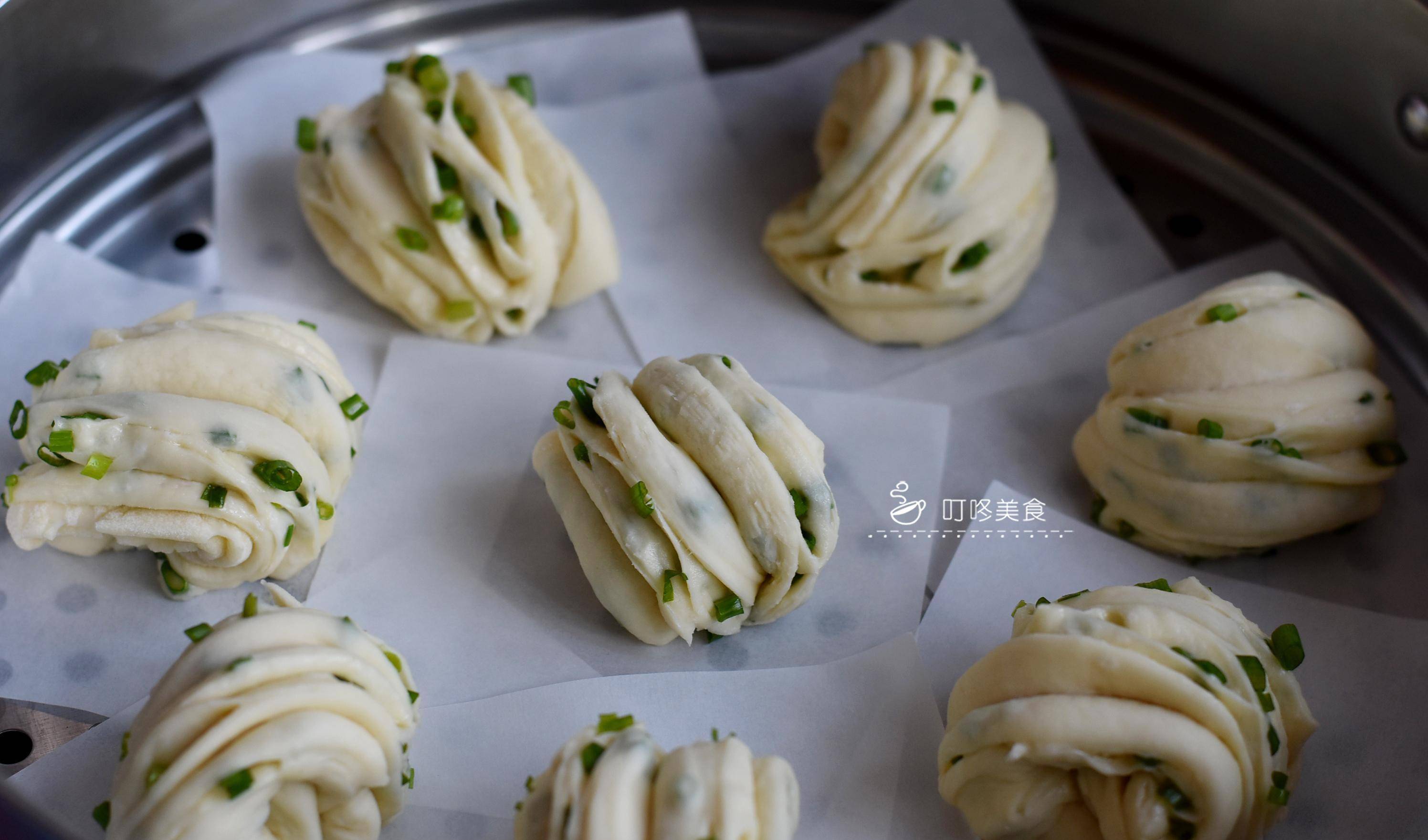 葱花|花卷这做法太简单了，只需一扭一蒸，暄软多层，学会了早餐不发愁