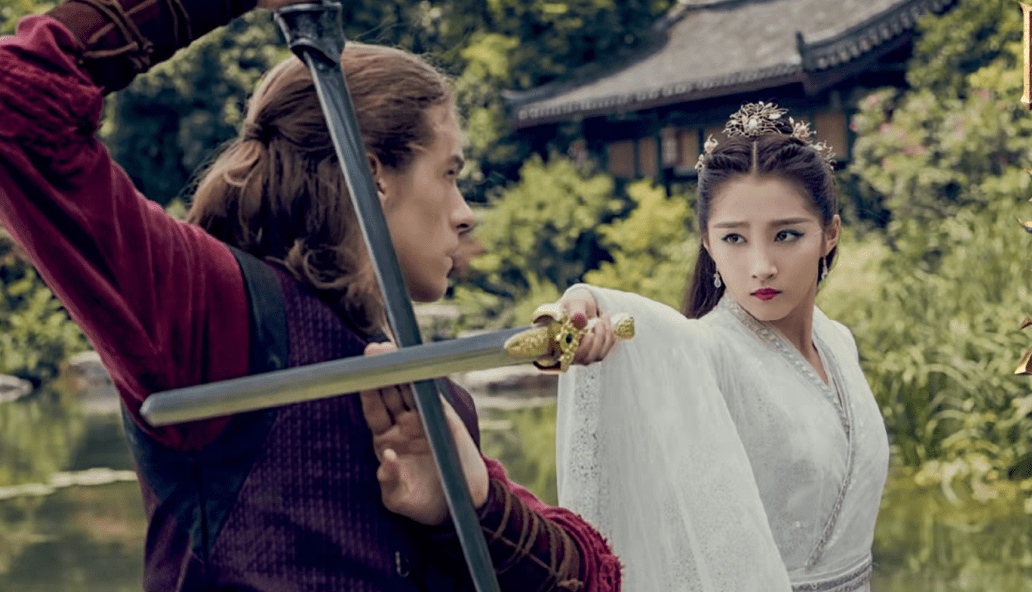 黑色|关晓彤新电影好有国际范!穿古装舞剑又出名场面,演霸气公主超美